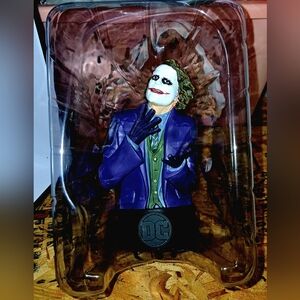 Universe Collector's Busts: #14 The Joker